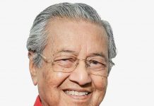 WAN AZIZAH SAYS CABINET WILL HAVE VACANCY WHEN MAHATHIR STEPS DOWN