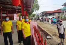 Temple Cooks for 100 Needy Villagers in Sitiawan