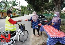 Teachers Give Out Free Lunch With No Strings Attached