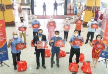 MBSJ Shares CNY Goodies with 120 B40 Chinese Families