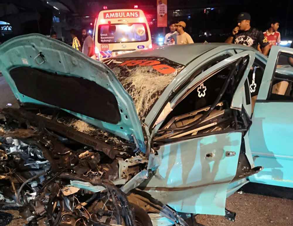 Two Hurt After Car Crashes into Divider along Federal Highway - SJ Echo