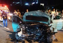 Two Hurt After Car Crashes into Divider along Federal Highway