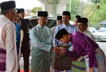 AGONG PERFORMS FRIDAY PRAYERS AT AL-FALAH MOSQUE USJ 9