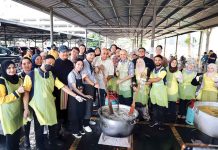MYDIN TREAT SHOPPERS TO BUBUR LAMBUK