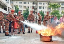 GOOD YEAR COURT 2 RESIDENTS GET HANDY TIPS ON FIRE PREVENTION FROM BOMBA SUBANG JAYA