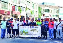 COMMUNITY GETS TOGETHER TO CLEAN UP THE USJ9 COMMERCIAL ROADS OF RUBBISH
