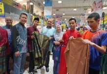 MYDIN LENDS A HAND TO LESS FORTUNATE AHEAD OF RAYA