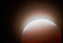 𝐌𝐚𝐥𝐚𝐲𝐬𝐢𝐚 𝐖𝐢𝐭𝐧𝐞𝐬𝐬𝐞𝐝 𝐚 𝐒𝐭𝐮𝐧𝐧𝐢𝐧𝐠 𝐁𝐥𝐨𝐨𝐝 𝐌𝐨𝐨𝐧